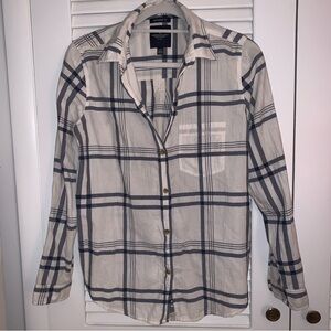 American Eagle Outfitters Women's Plaid Button Down Flannel in Blue and White